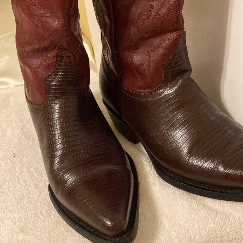Size 9 color brown and burgundy made in mexico l100% leather